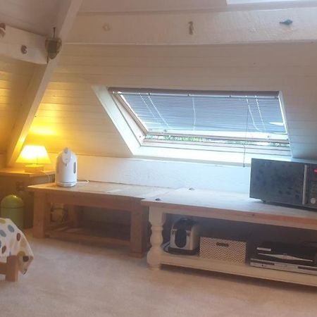 Le Studio Attic , Fridge Tv Microwave, Chester Exteriör bild