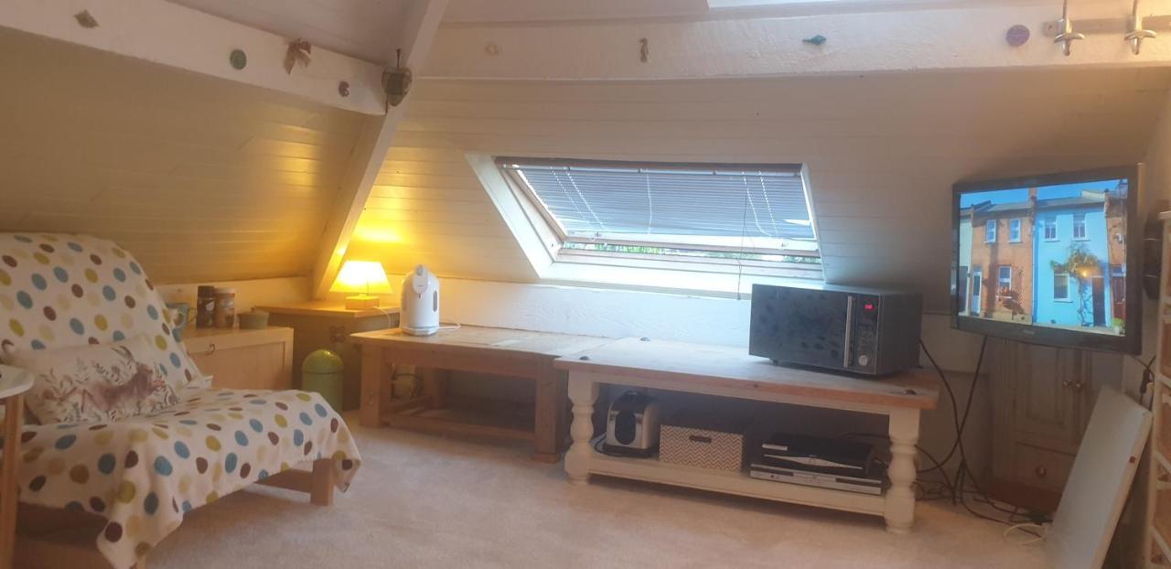 Le Studio Attic , Fridge Tv Microwave, Chester Exteriör bild
